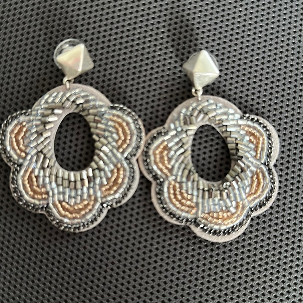 Stella & Dot Dove Earring Gray Beaded